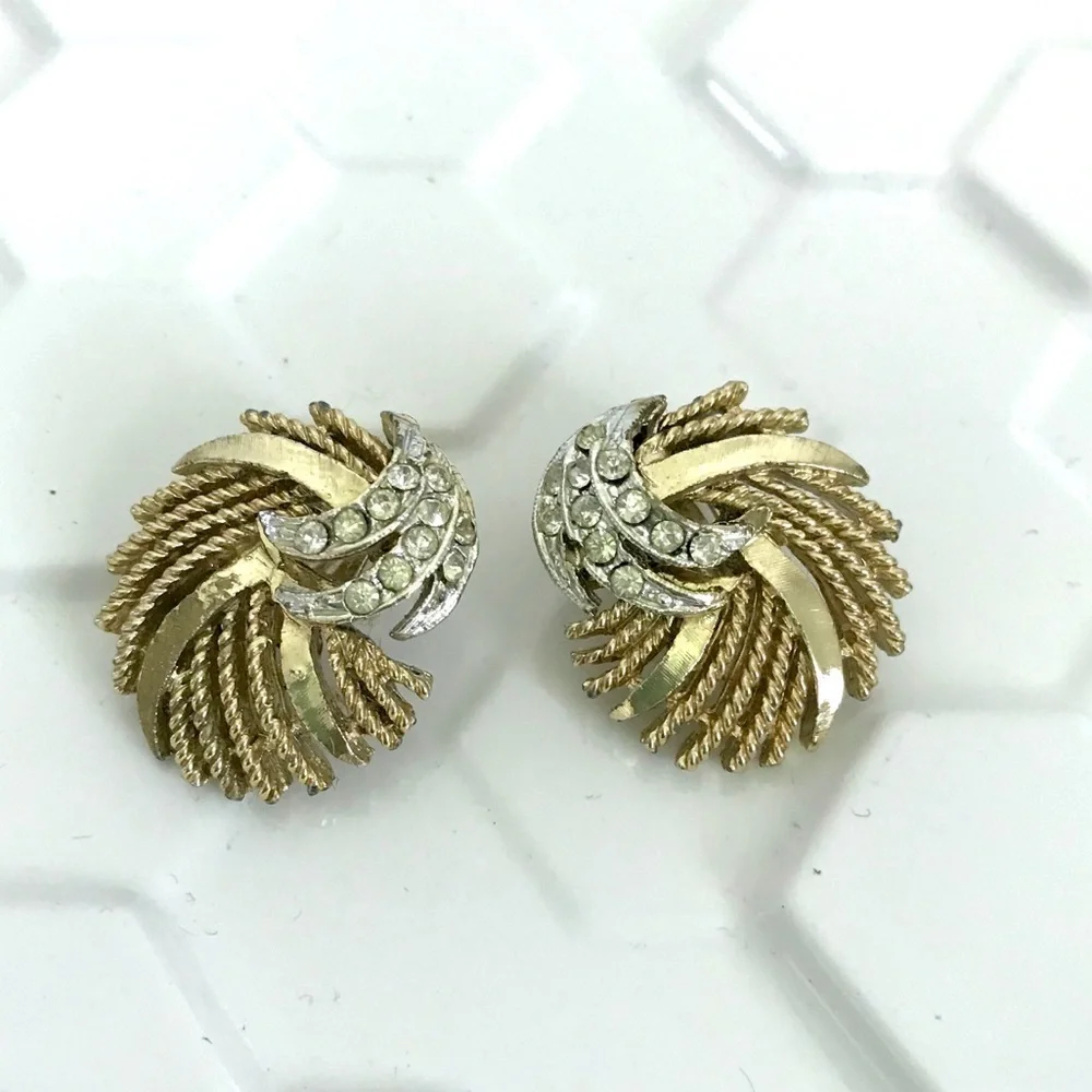 Vintage 1960’s  gold starburst clip on earrings